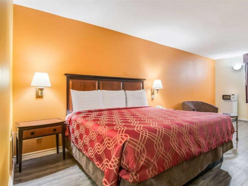 Econo Lodge At Six Flags Austell Eksteriør billede