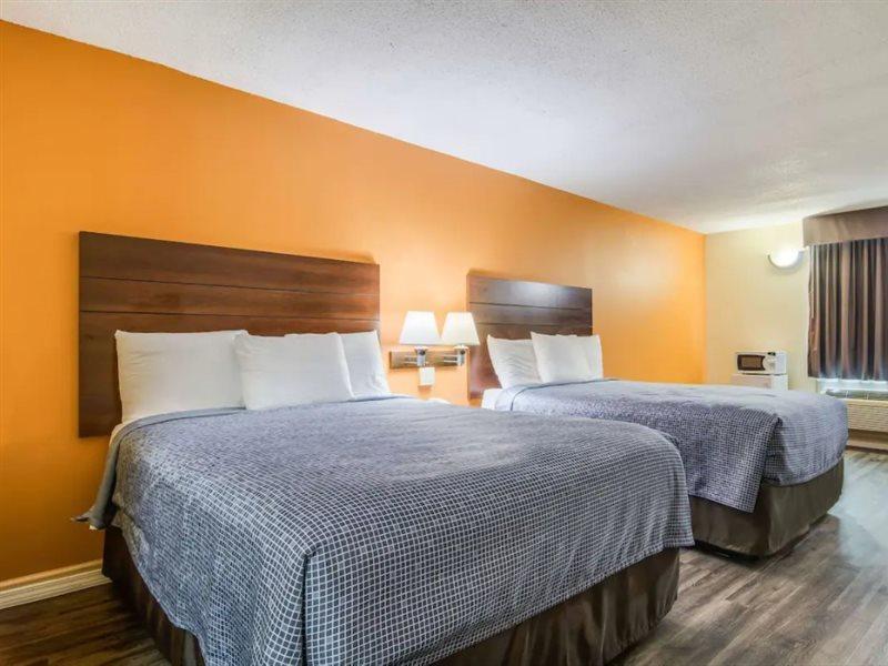 Econo Lodge At Six Flags Austell Eksteriør billede