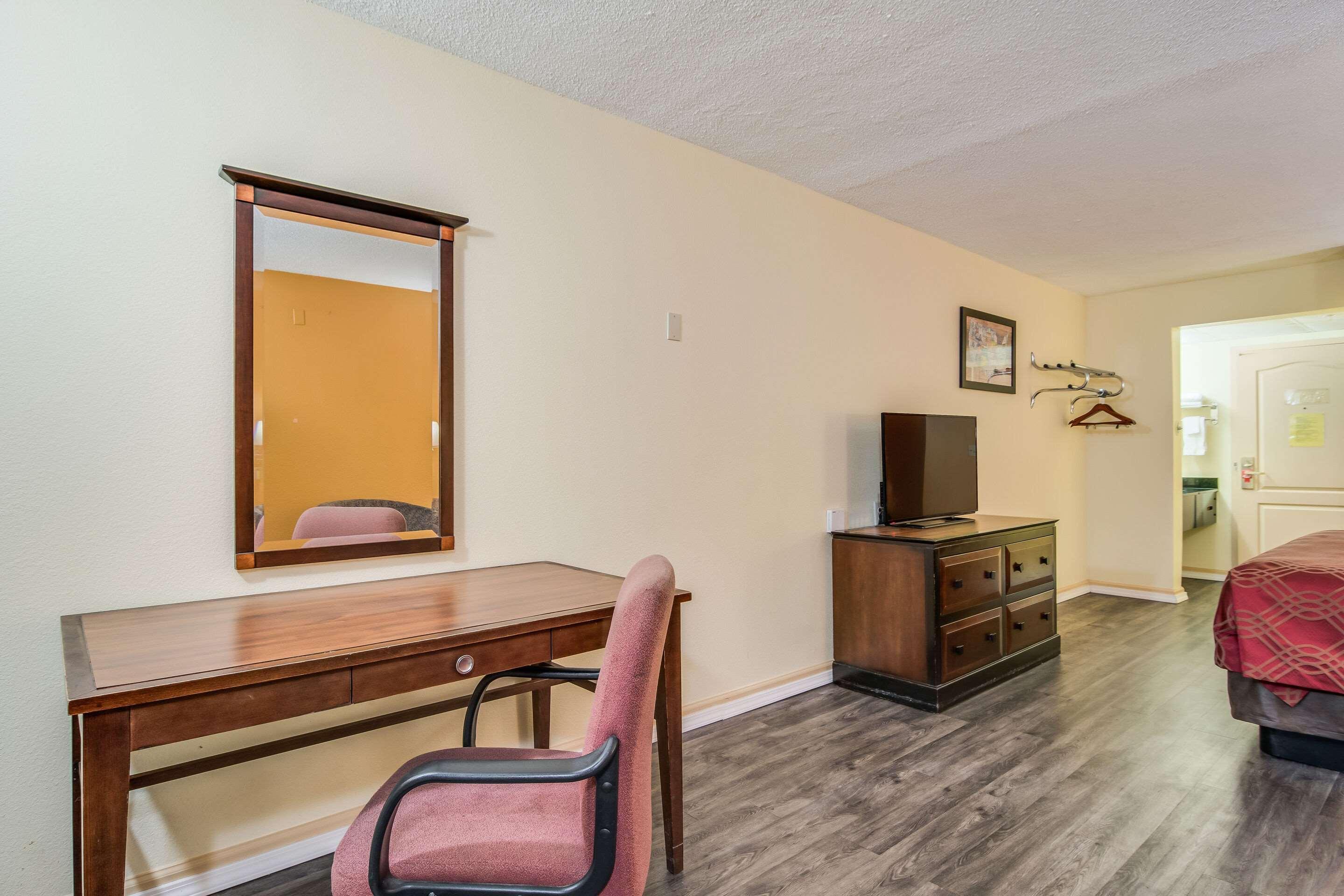 Econo Lodge At Six Flags Austell Eksteriør billede