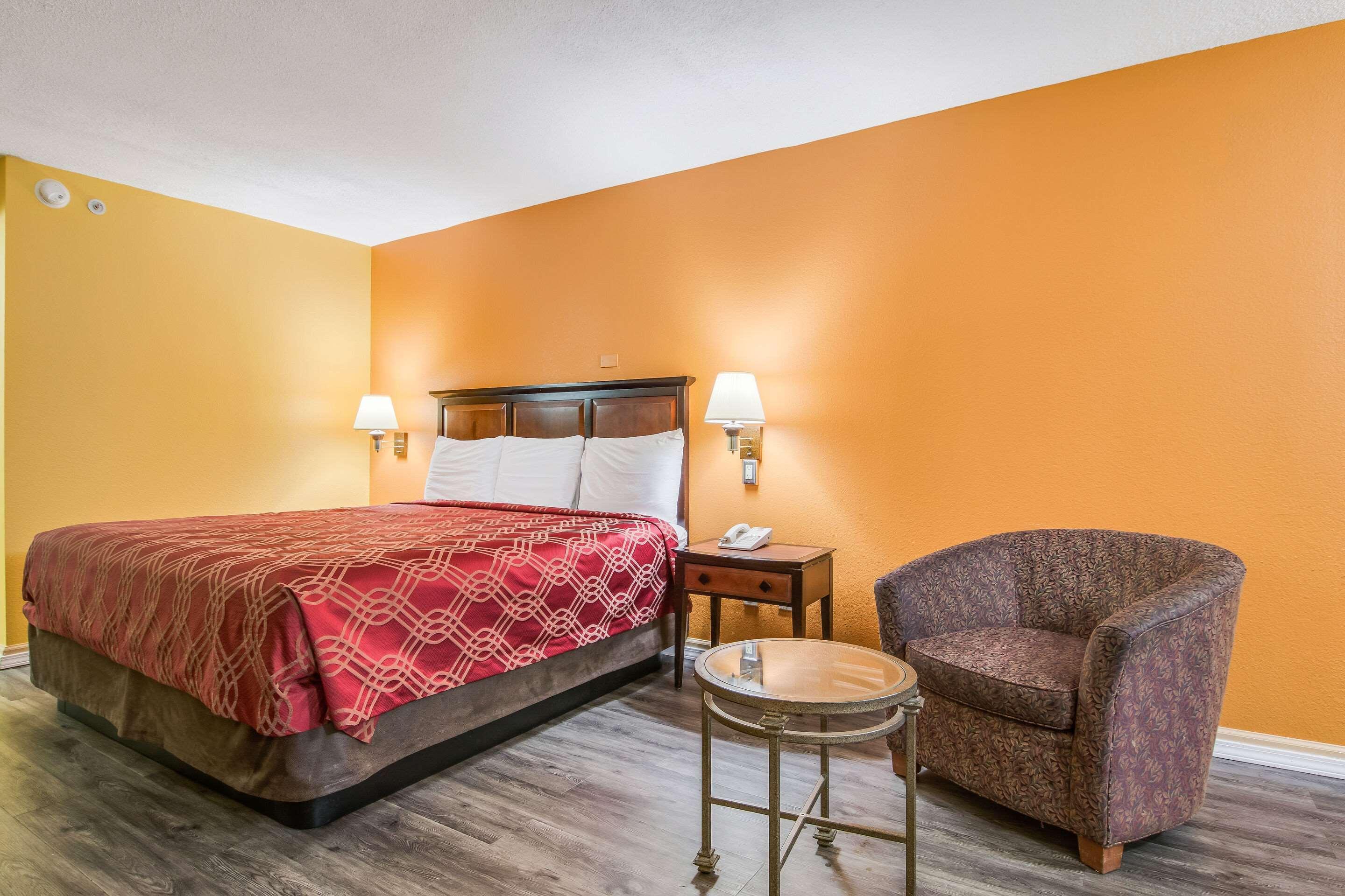 Econo Lodge At Six Flags Austell Eksteriør billede