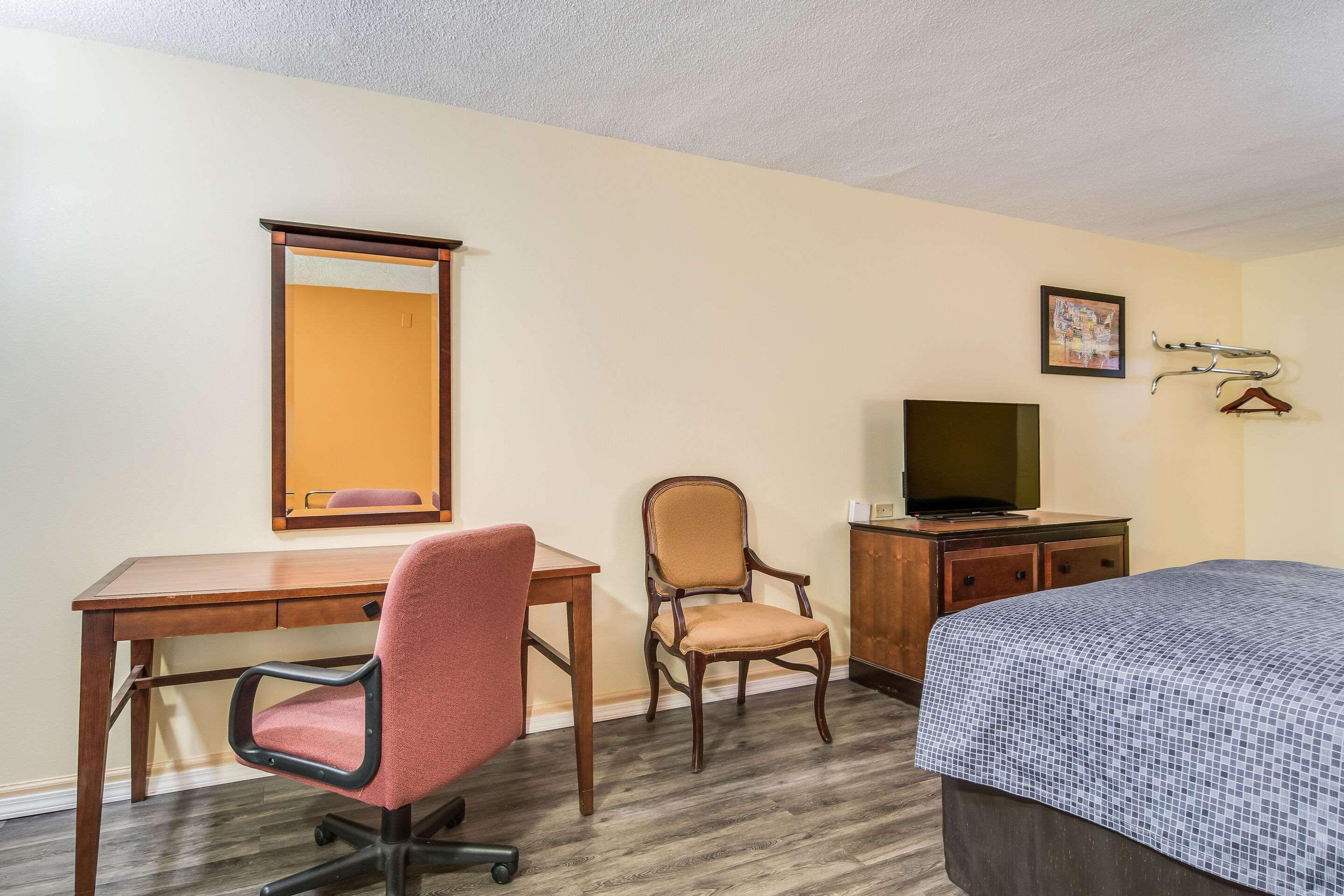 Econo Lodge At Six Flags Austell Eksteriør billede