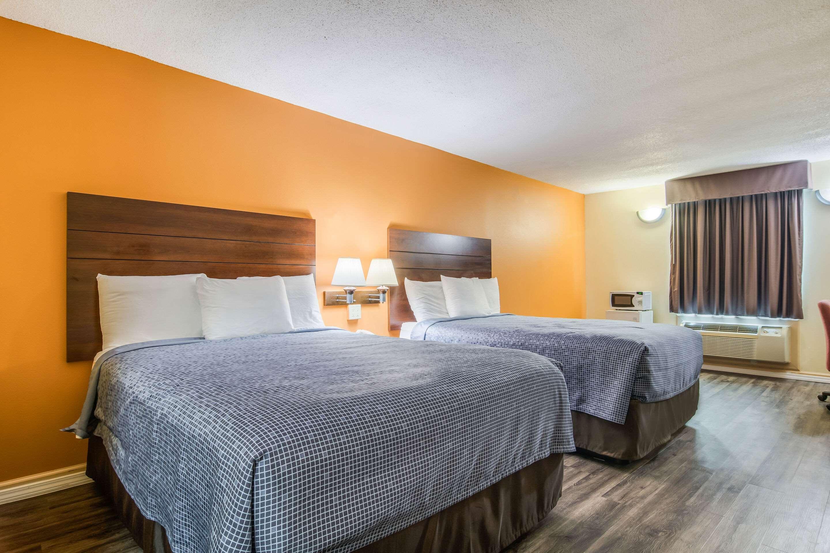 Econo Lodge At Six Flags Austell Eksteriør billede