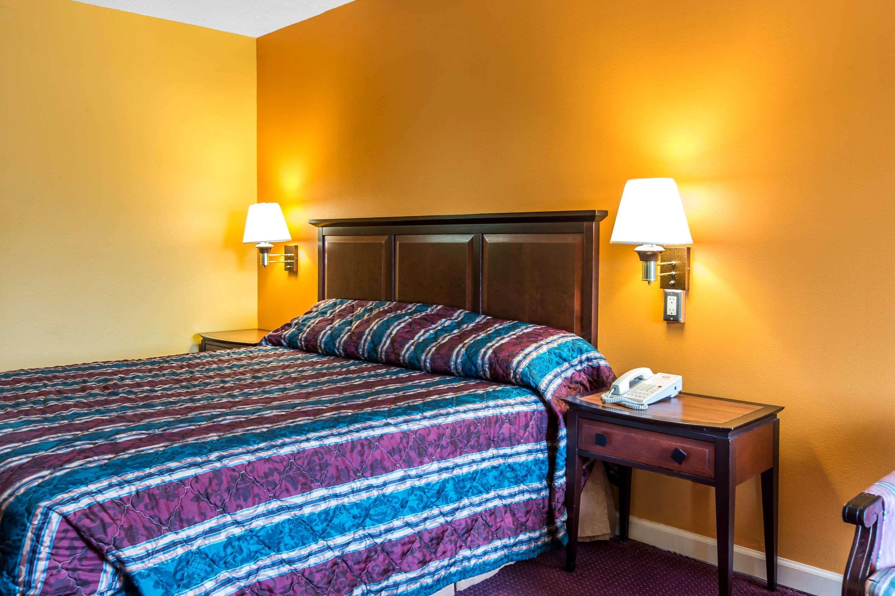 Econo Lodge At Six Flags Austell Eksteriør billede