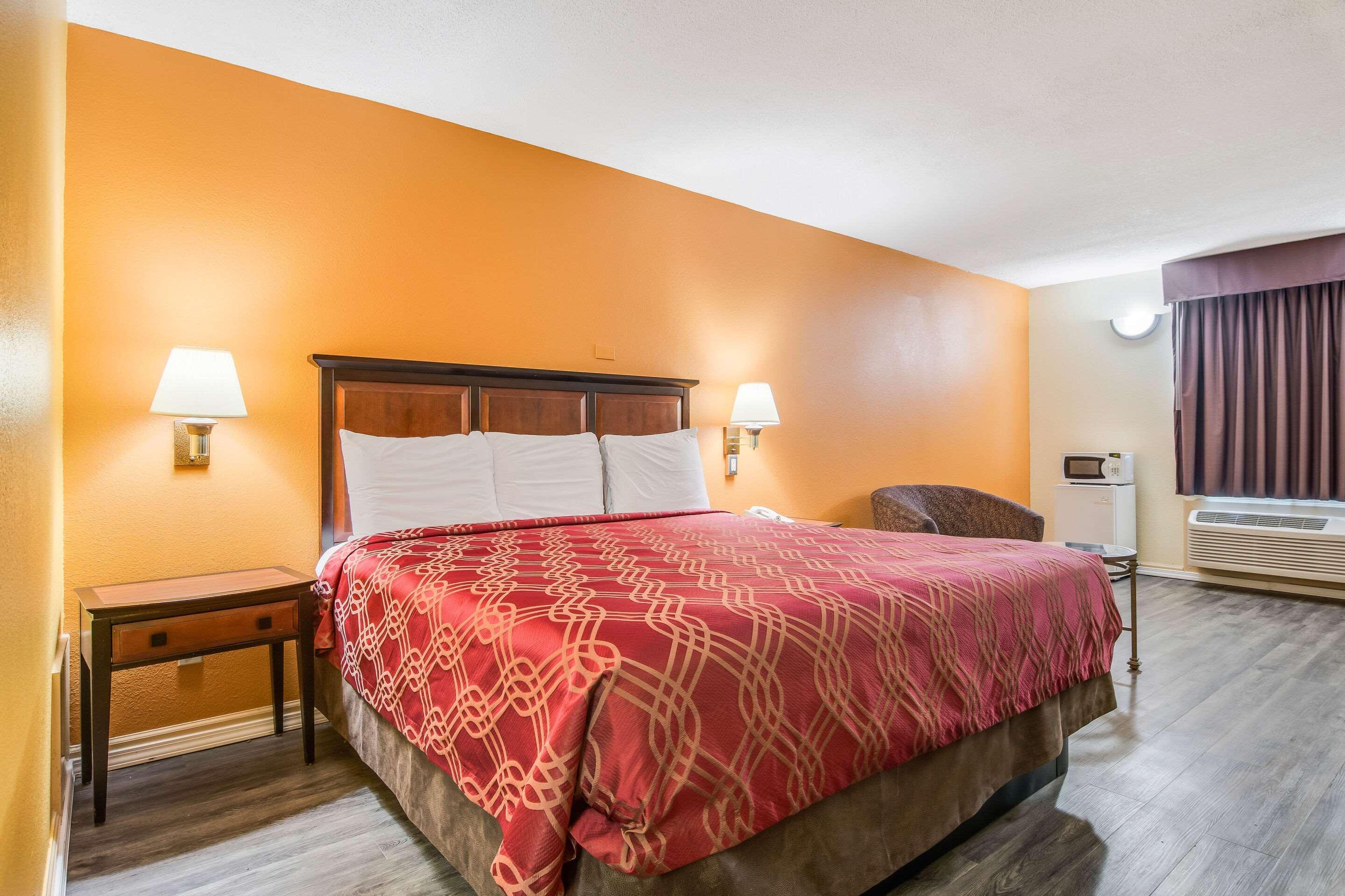 Econo Lodge At Six Flags Austell Eksteriør billede